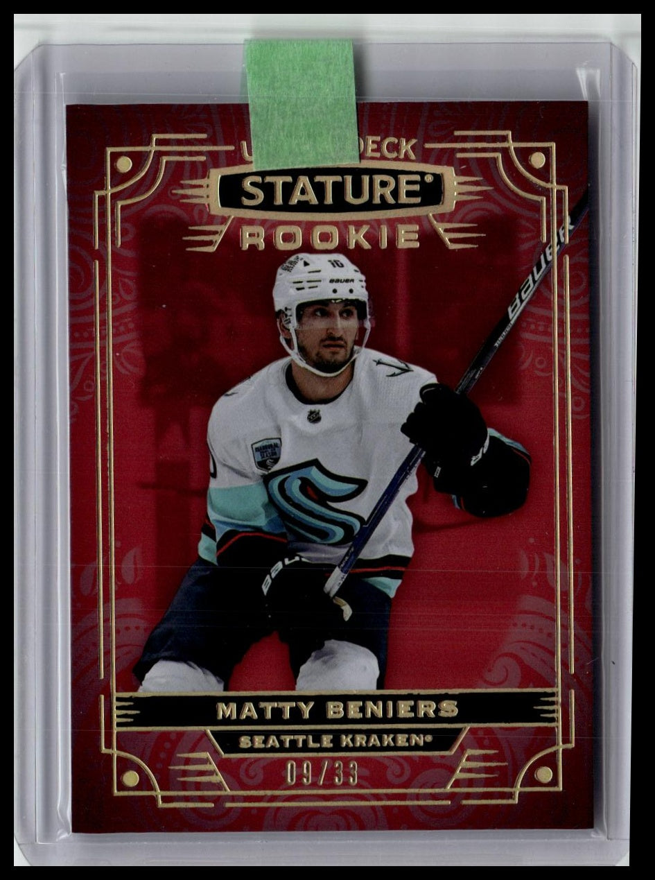 2022-23 Upper Deck Stature #102 Matty Beniers Photo Variant Red #/33